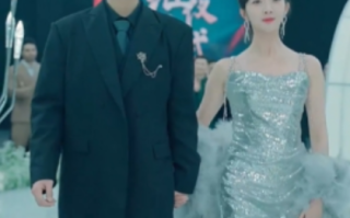 短剧《离婚当天商界大佬身份曝光了（95集全）》免费观看