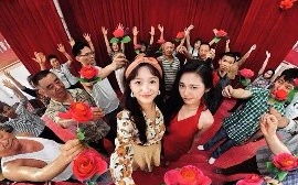 短剧《穿越90之揪着我妈去相亲（93集）赵丹 (2025)》全集免费在线观看