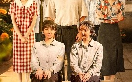 短剧《重回八零：鸡毛掸子扫全家（60集）孔莹莹 (2025)》全集免费在线观看