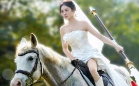 短剧《闪婚死对头后，夫人在豪门杀疯了 (2024)》全集免费在线观看
